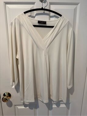 Lane Bryant Ivory pleated V-Neck 3/4 sleeve top 14/16